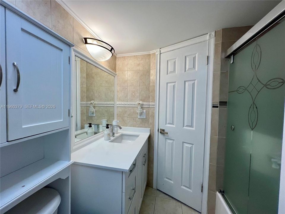 Active With Contract: $178,000 (2 beds, 2 baths, 944 Square Feet)