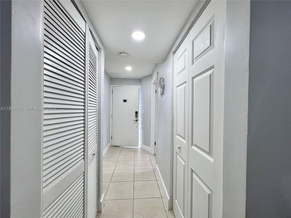 Active With Contract: $178,000 (2 beds, 2 baths, 944 Square Feet)