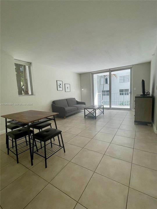 En Venta: $349,000 (1 camas, 1 baños, 775 Pies cuadrados)