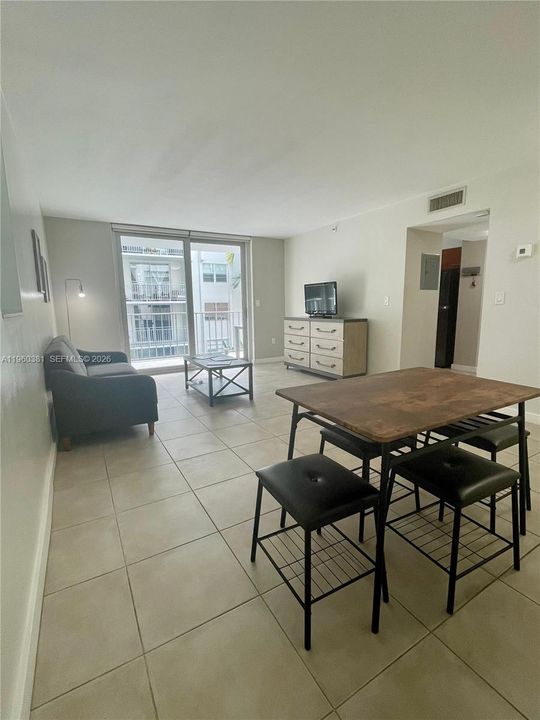 En Venta: $349,000 (1 camas, 1 baños, 775 Pies cuadrados)