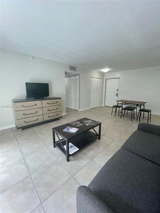 En Venta: $349,000 (1 camas, 1 baños, 775 Pies cuadrados)