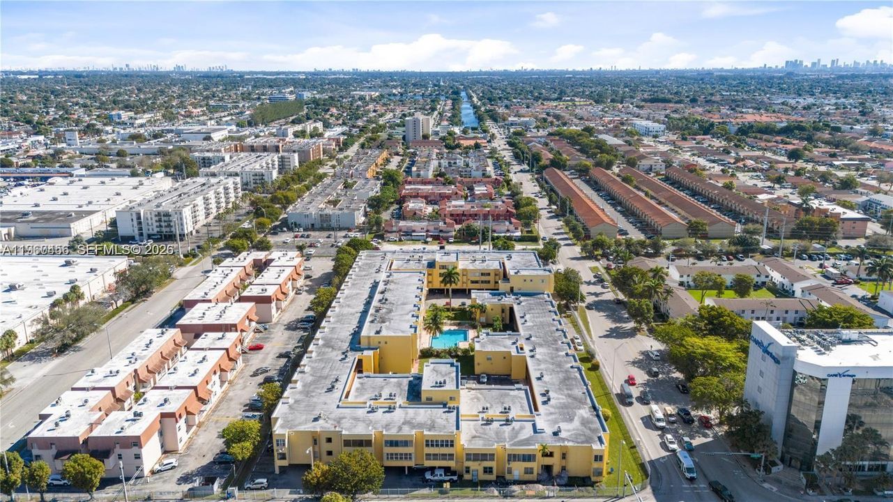 На продажу: $239,900 (2 спален, 2 ванн, 903 Квадратных фут)