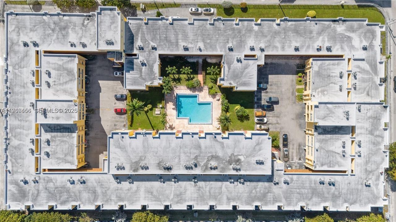 На продажу: $239,900 (2 спален, 2 ванн, 903 Квадратных фут)