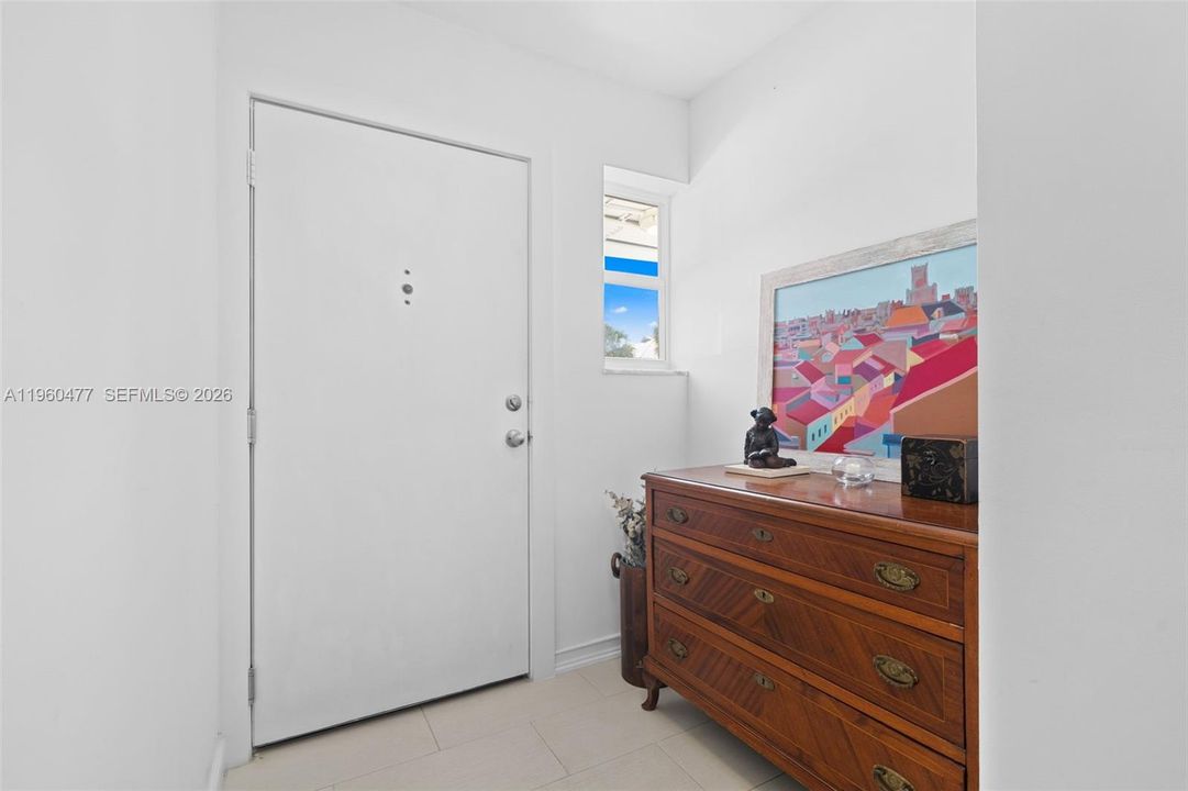 En Venta: $740,000 (3 camas, 2 baños, 1100 Pies cuadrados)