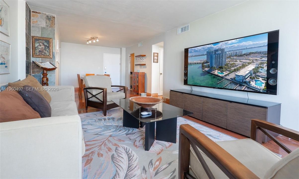 For Sale: $251,900 (1 beds, 1 baths, 940 Square Feet)