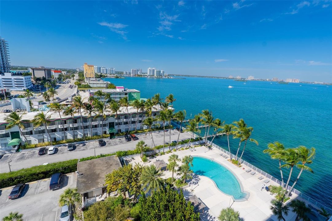 For Sale: $251,900 (1 beds, 1 baths, 940 Square Feet)