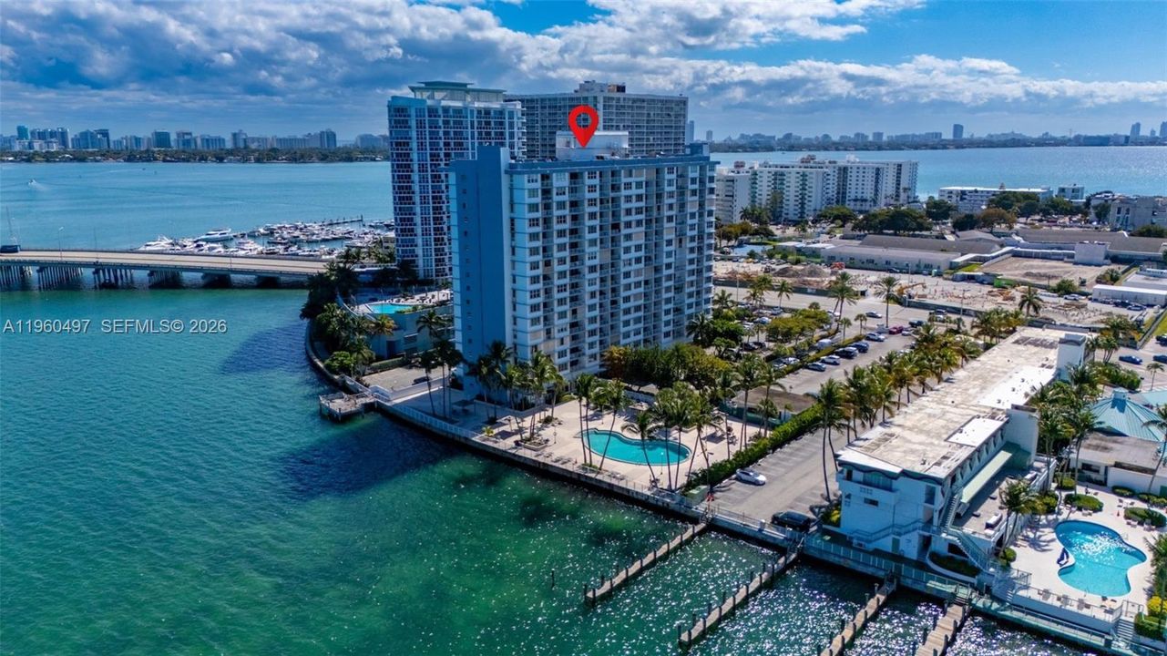 For Sale: $251,900 (1 beds, 1 baths, 940 Square Feet)