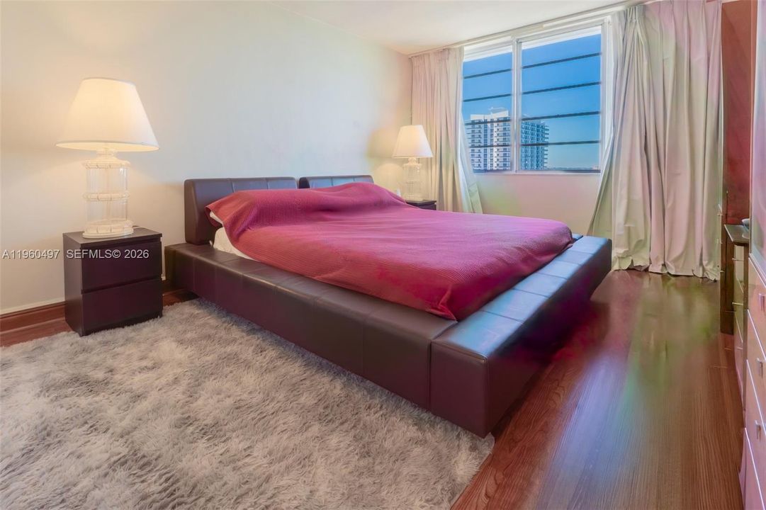 For Sale: $251,900 (1 beds, 1 baths, 940 Square Feet)