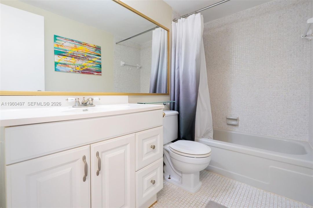 For Sale: $251,900 (1 beds, 1 baths, 940 Square Feet)