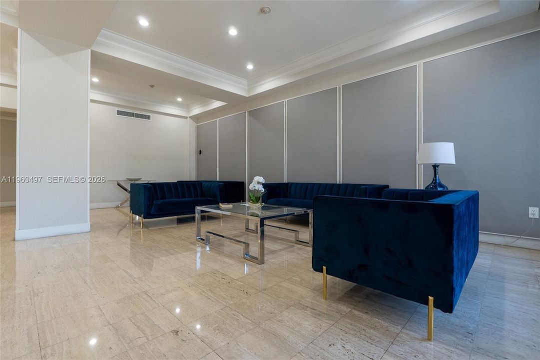 For Sale: $251,900 (1 beds, 1 baths, 940 Square Feet)