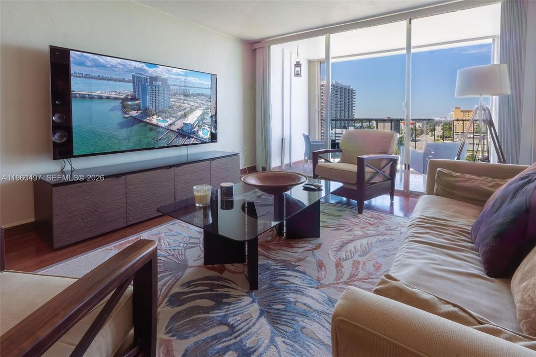 For Sale: $251,900 (1 beds, 1 baths, 940 Square Feet)
