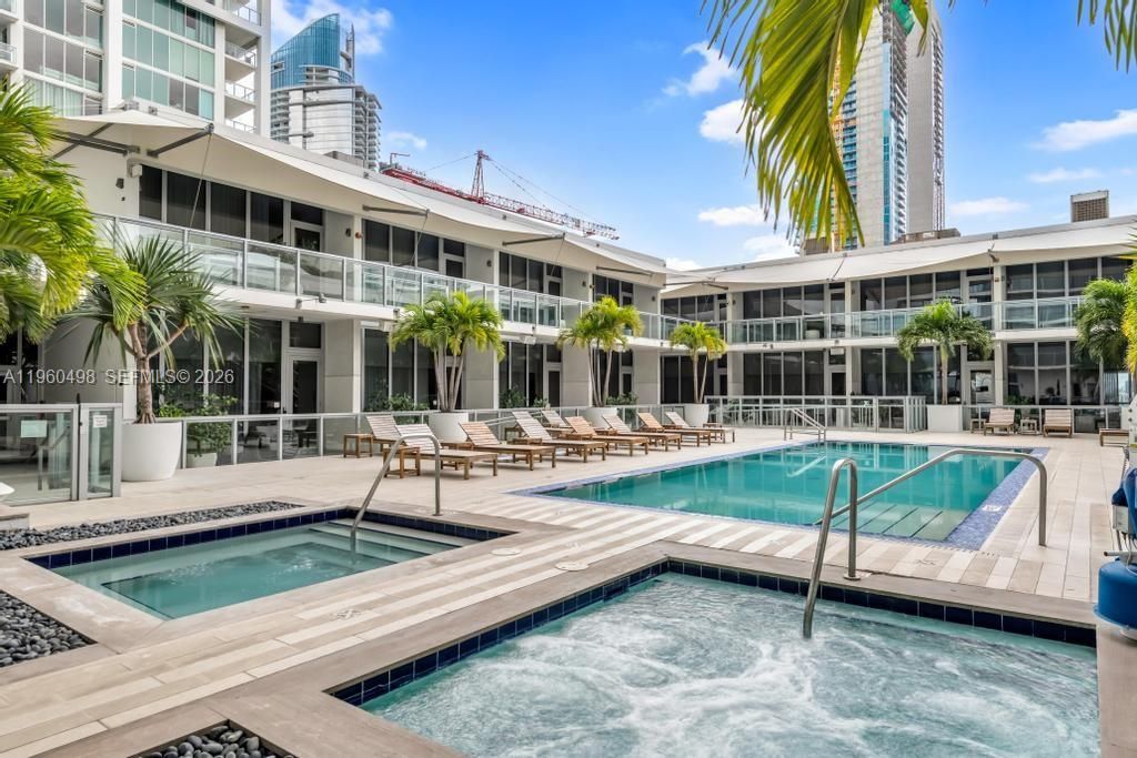 For Sale: $939,000 (2 beds, 2 baths, 1647 Square Feet)