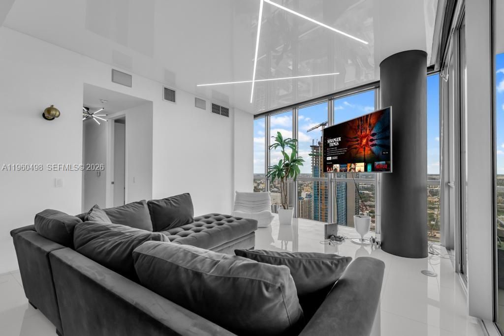 For Sale: $939,000 (2 beds, 2 baths, 1647 Square Feet)