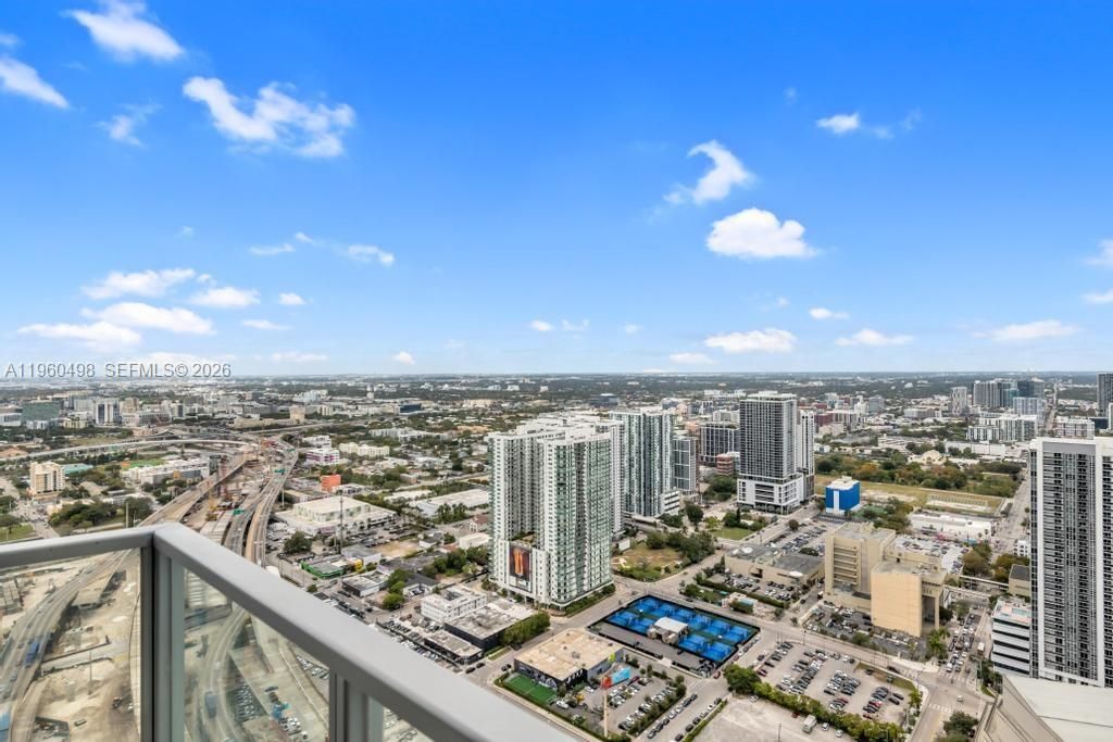 For Sale: $939,000 (2 beds, 2 baths, 1647 Square Feet)