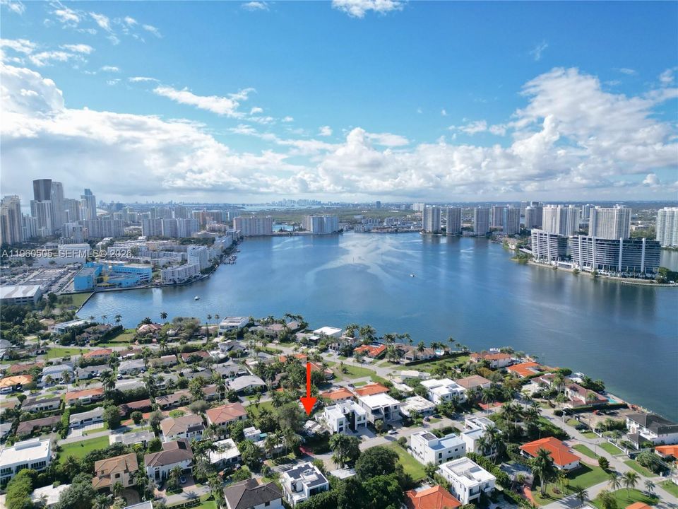 En Venta: $1,690,000 (2 camas, 2 baños, 2250 Pies cuadrados)