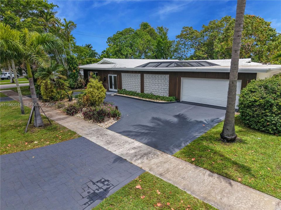 For Sale: $1,150,000 (4 beds, 3 baths, 2749 Square Feet)