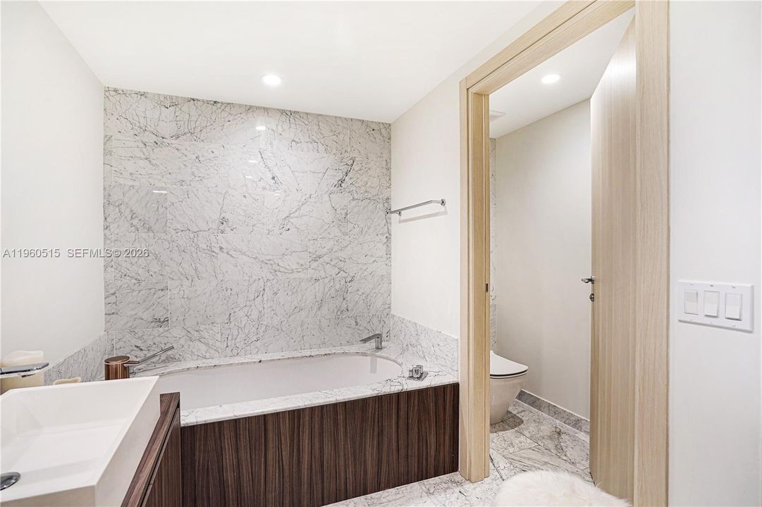 En Venta: $1,999,000 (3 camas, 3 baños, 1909 Pies cuadrados)