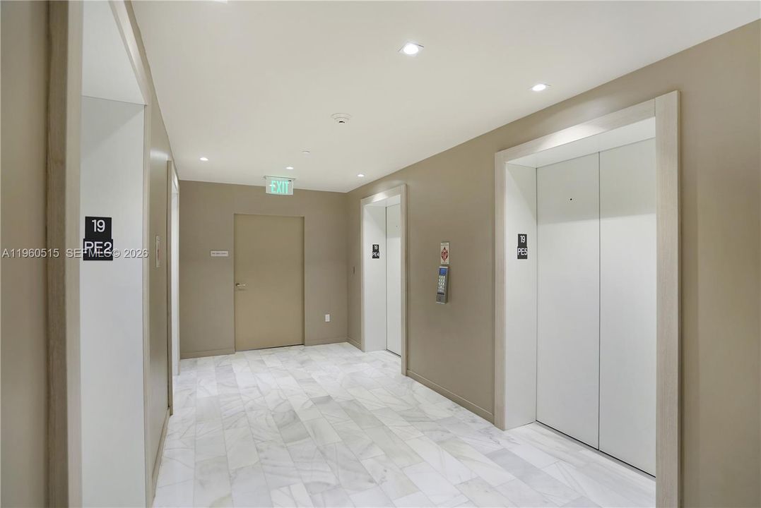 En Venta: $1,999,000 (3 camas, 3 baños, 1909 Pies cuadrados)