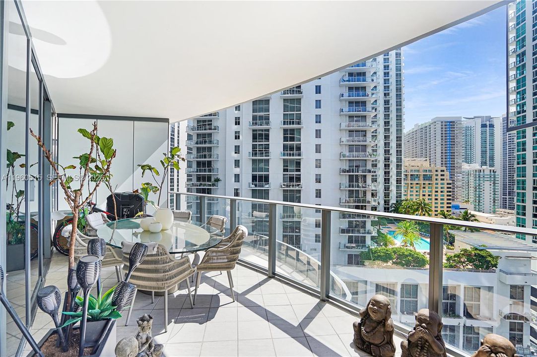 En Venta: $1,999,000 (3 camas, 3 baños, 1909 Pies cuadrados)