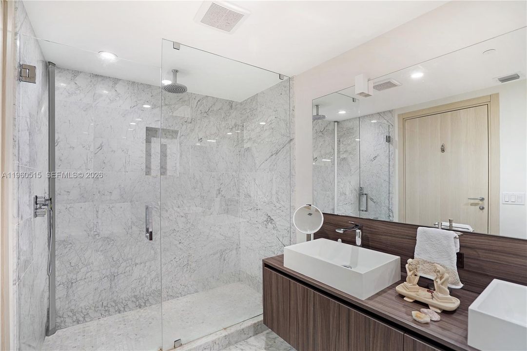 En Venta: $1,999,000 (3 camas, 3 baños, 1909 Pies cuadrados)