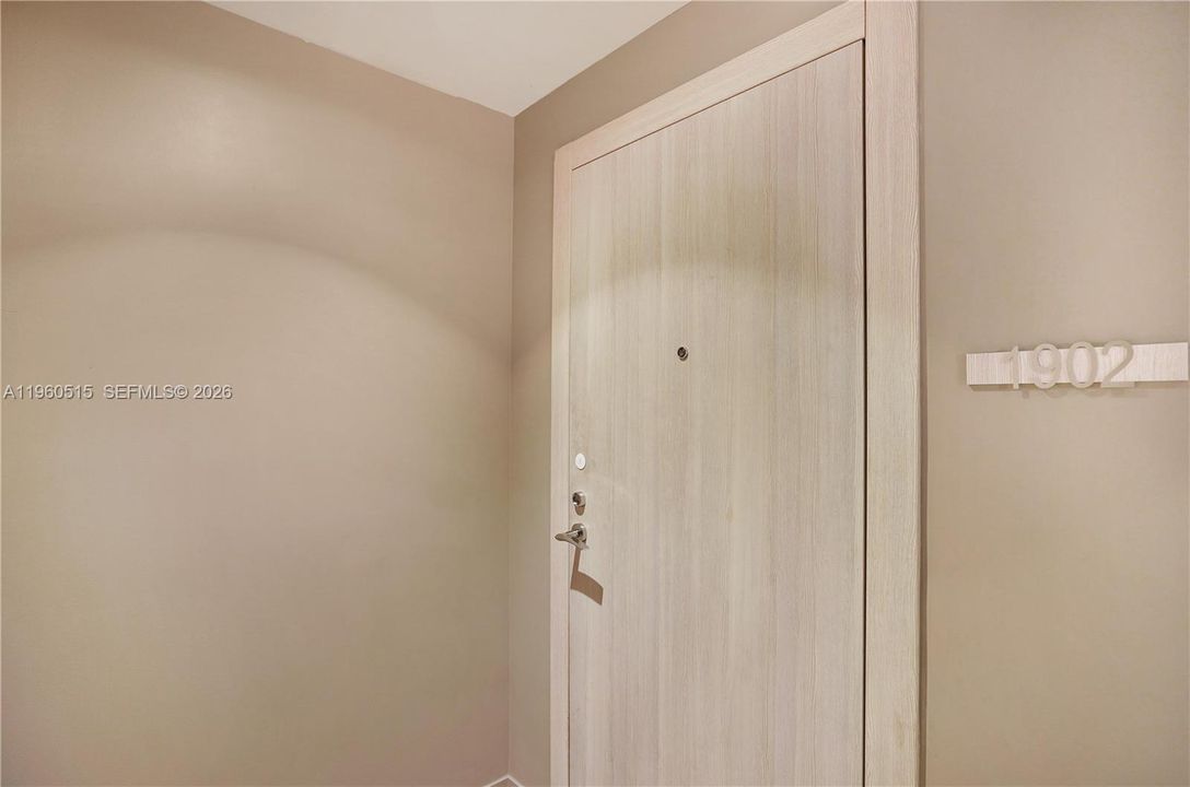En Venta: $1,999,000 (3 camas, 3 baños, 1909 Pies cuadrados)