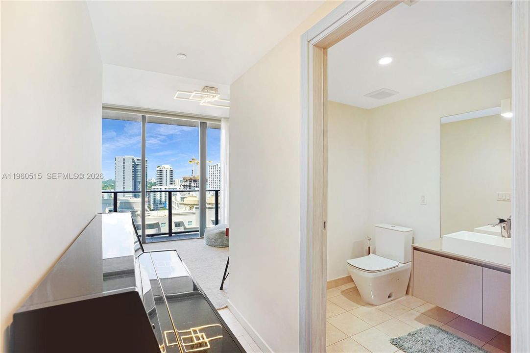 En Venta: $1,999,000 (3 camas, 3 baños, 1909 Pies cuadrados)