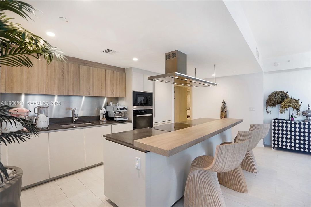 En Venta: $1,999,000 (3 camas, 3 baños, 1909 Pies cuadrados)