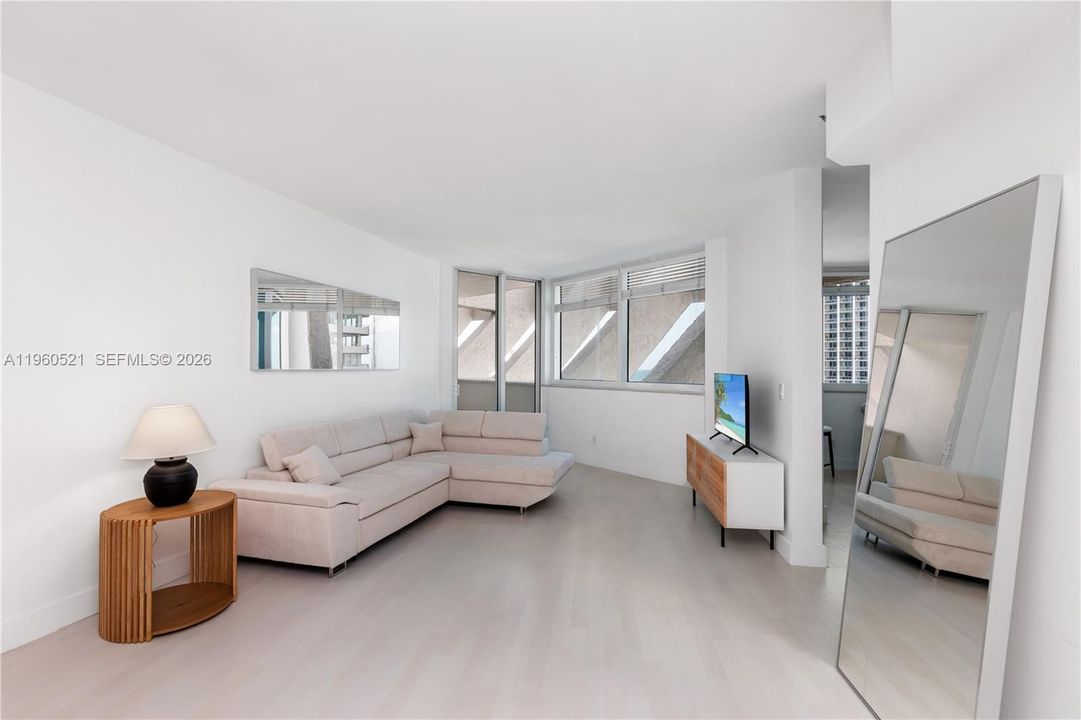 For Sale: $1,350,000 (1 beds, 1 baths, 1160 Square Feet)