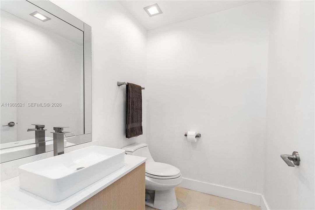 For Sale: $1,350,000 (1 beds, 1 baths, 1160 Square Feet)