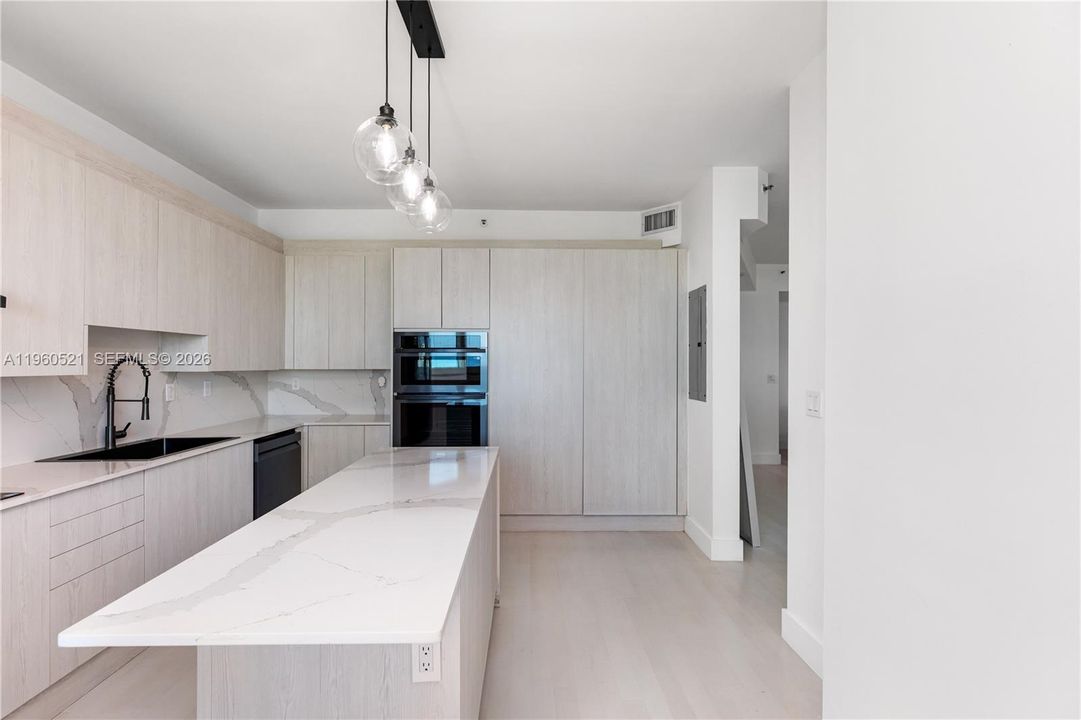 For Sale: $1,350,000 (1 beds, 1 baths, 1160 Square Feet)