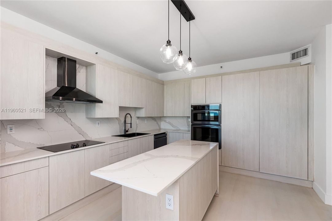 For Sale: $1,350,000 (1 beds, 1 baths, 1160 Square Feet)