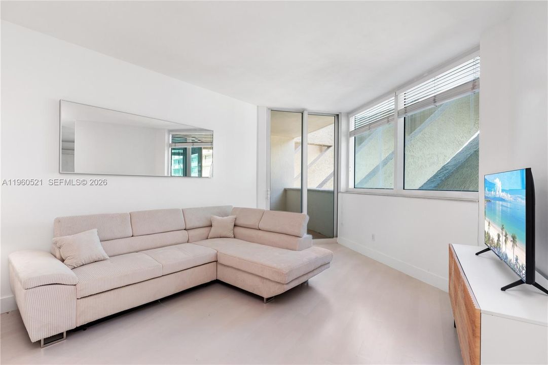 For Sale: $1,350,000 (1 beds, 1 baths, 1160 Square Feet)