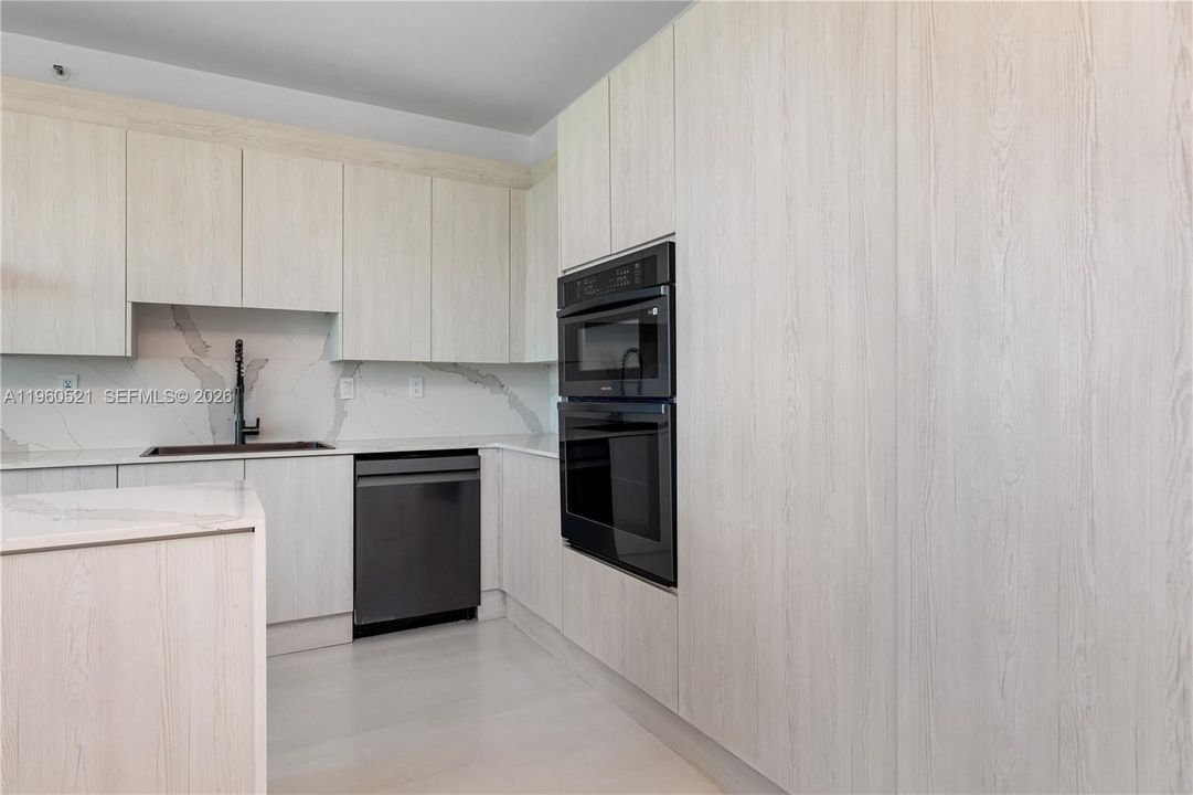 For Sale: $1,350,000 (1 beds, 1 baths, 1160 Square Feet)