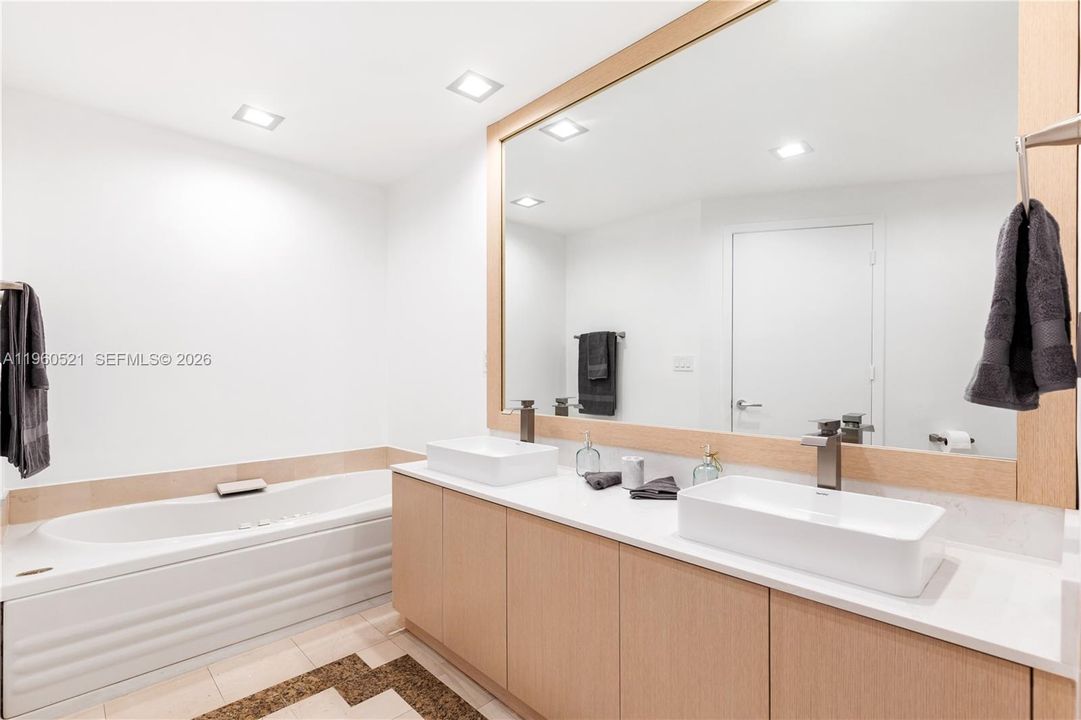 For Sale: $1,350,000 (1 beds, 1 baths, 1160 Square Feet)