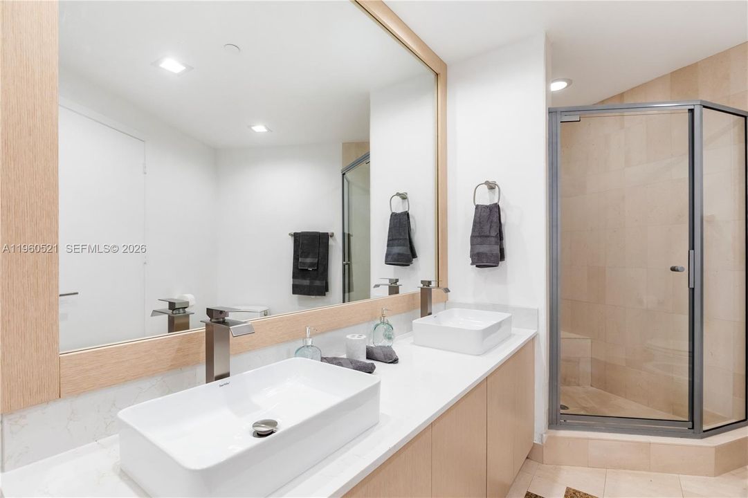 For Sale: $1,350,000 (1 beds, 1 baths, 1160 Square Feet)