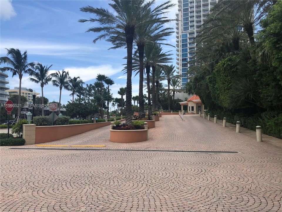 For Sale: $1,350,000 (1 beds, 1 baths, 1160 Square Feet)