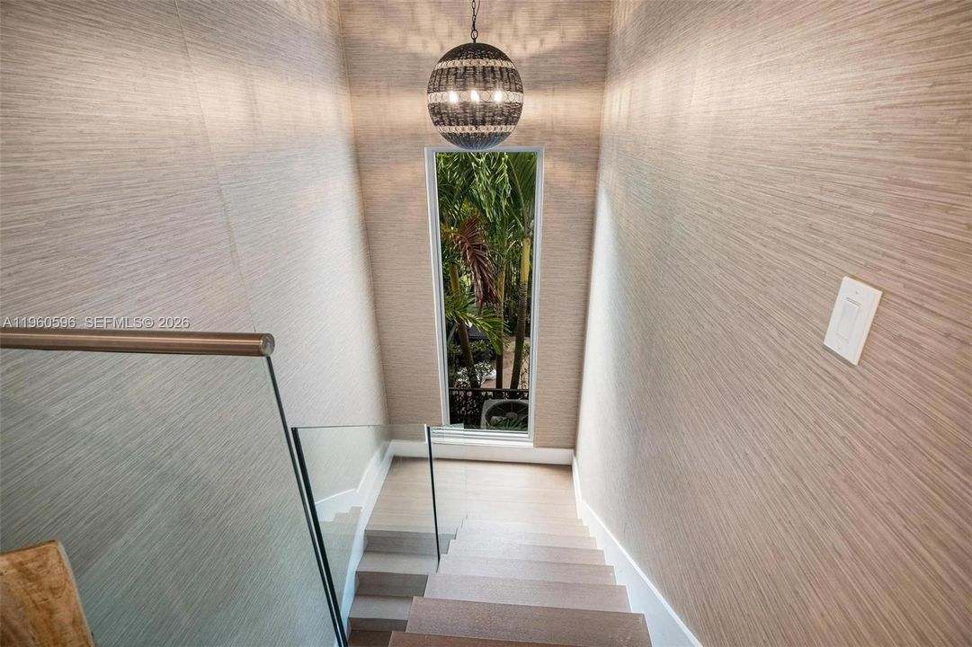 Activo con contrato: $3,800,000 (4 camas, 4 baños, 2944 Pies cuadrados)