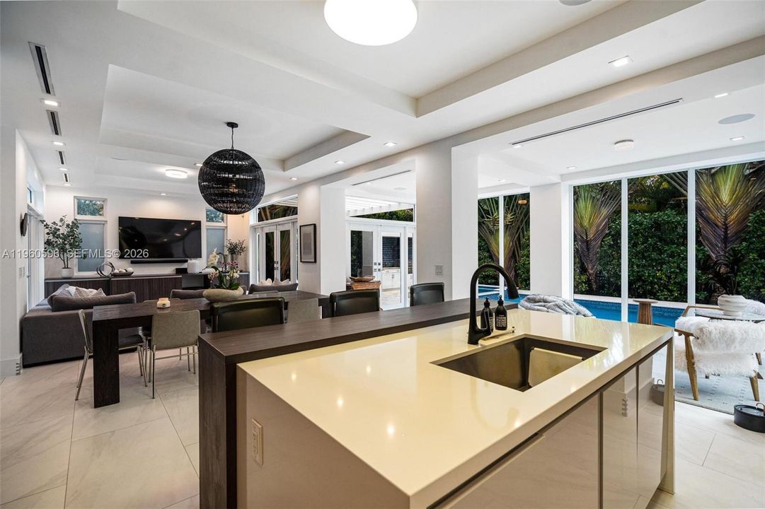 Activo con contrato: $3,800,000 (4 camas, 4 baños, 2944 Pies cuadrados)
