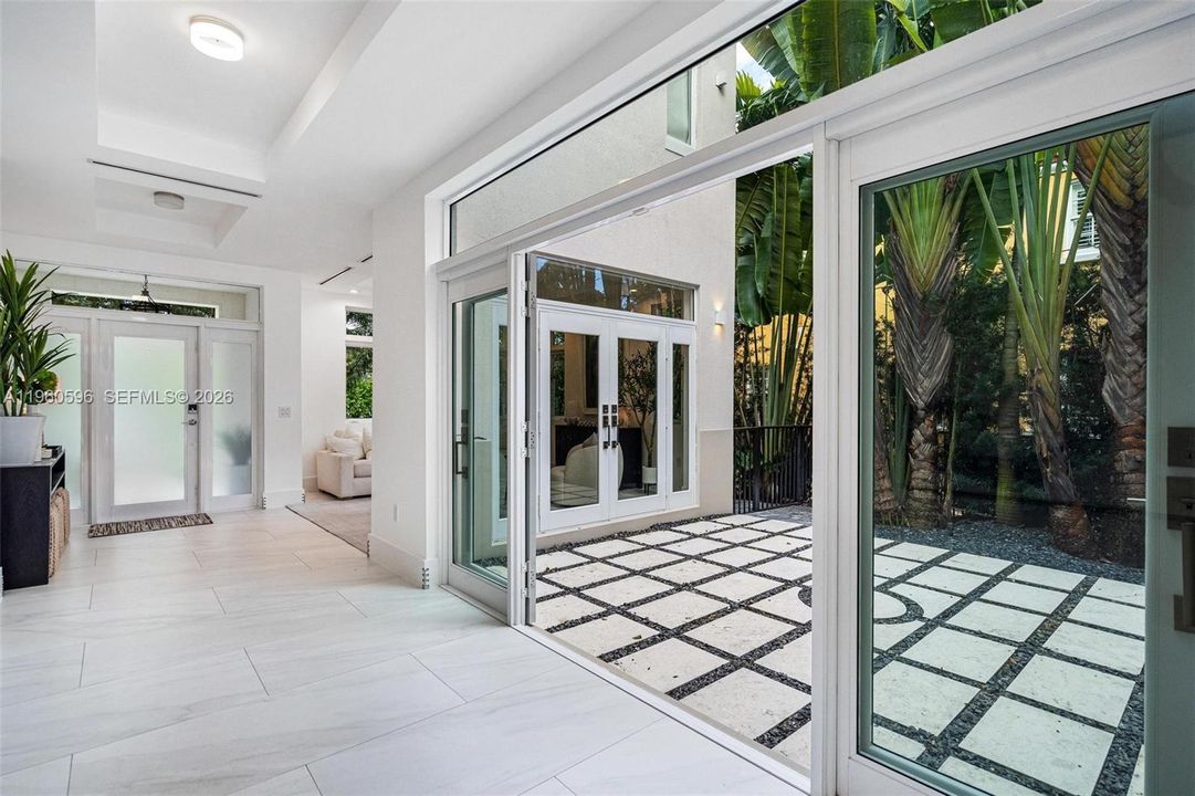 Activo con contrato: $3,800,000 (4 camas, 4 baños, 2944 Pies cuadrados)