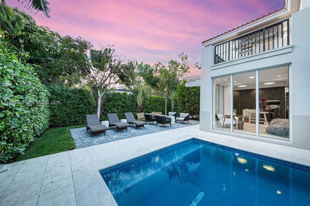 Activo con contrato: $3,800,000 (4 camas, 4 baños, 2944 Pies cuadrados)