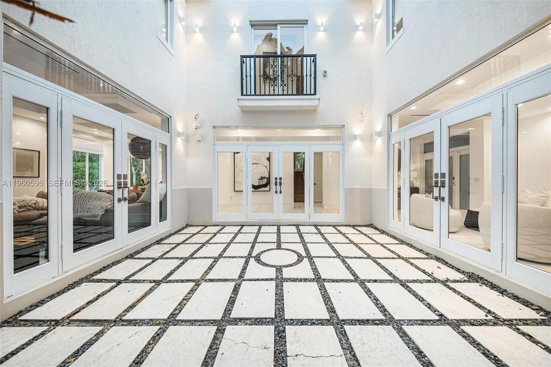 Activo con contrato: $3,800,000 (4 camas, 4 baños, 2944 Pies cuadrados)