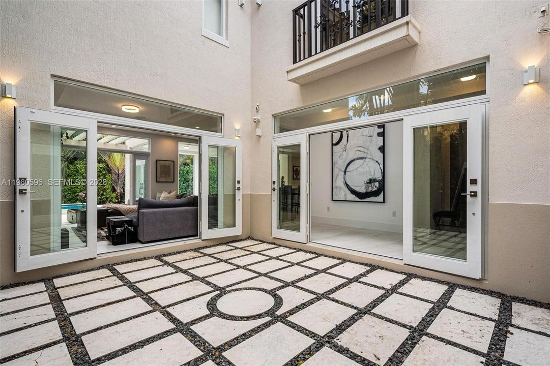 Activo con contrato: $3,800,000 (4 camas, 4 baños, 2944 Pies cuadrados)