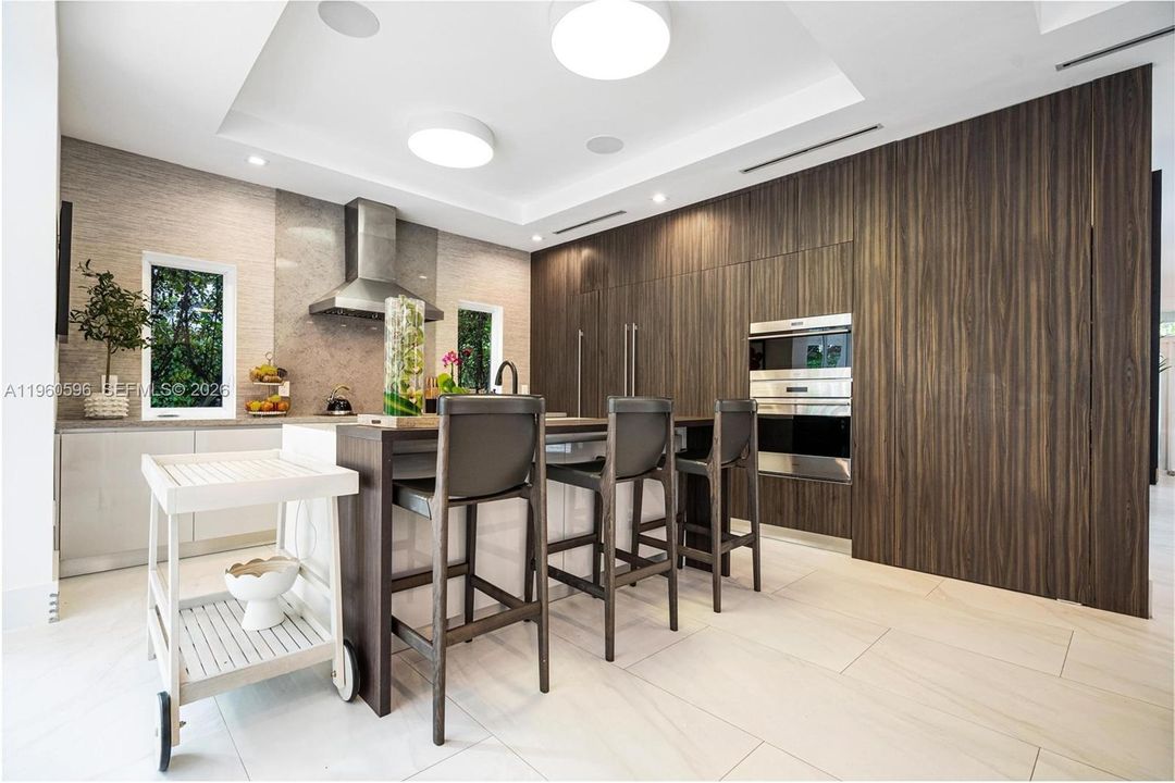 Activo con contrato: $3,800,000 (4 camas, 4 baños, 2944 Pies cuadrados)