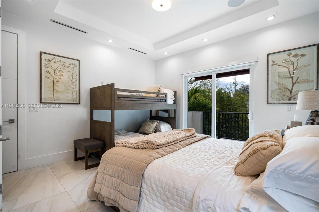 Activo con contrato: $3,800,000 (4 camas, 4 baños, 2944 Pies cuadrados)