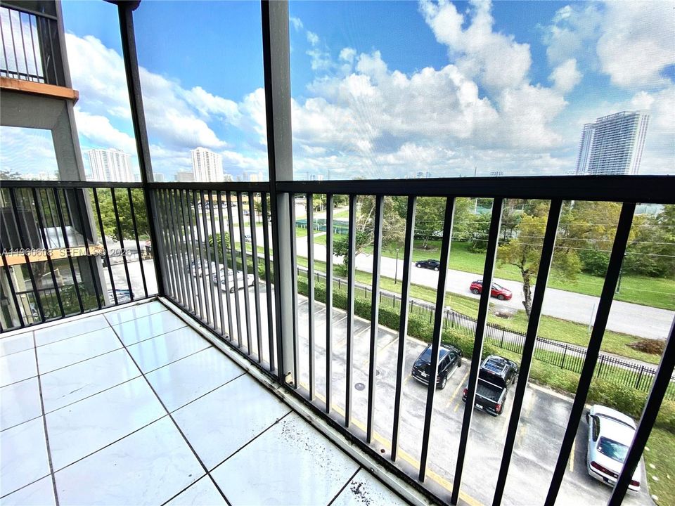 For Sale: $149,990 (1 beds, 1 baths, 720 Square Feet)