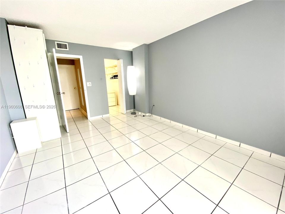 For Sale: $149,990 (1 beds, 1 baths, 720 Square Feet)