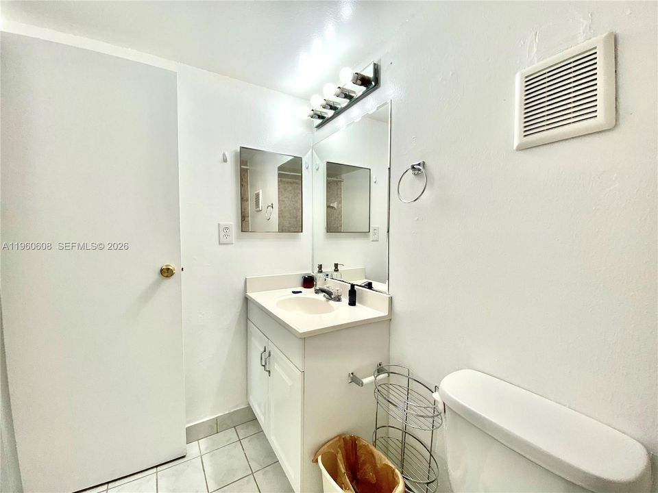 For Sale: $149,990 (1 beds, 1 baths, 720 Square Feet)