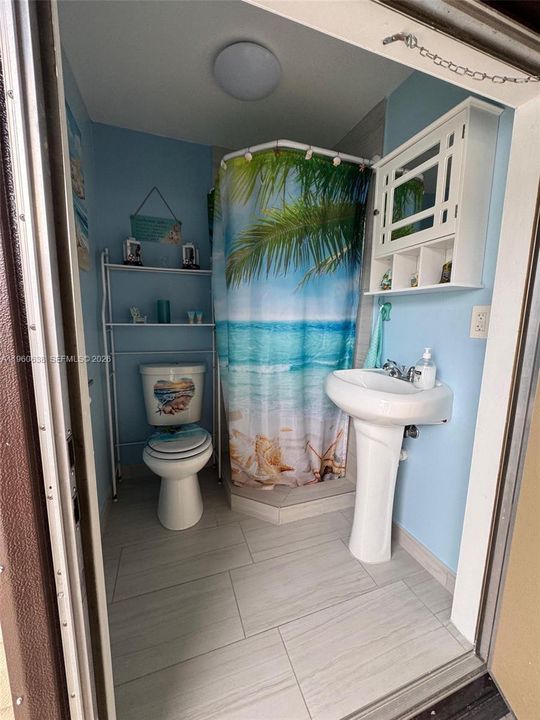 Recently Rented: $4,000 (3 beds, 2 baths, 1000 Square Feet)
