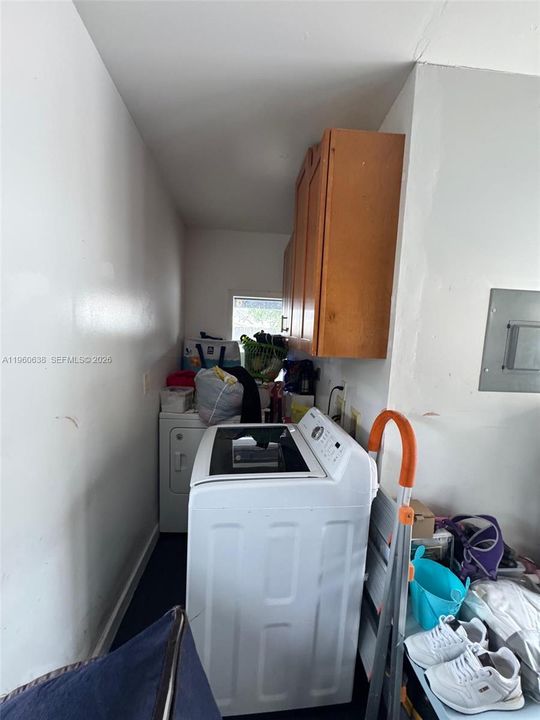 Recently Rented: $4,000 (3 beds, 2 baths, 1000 Square Feet)