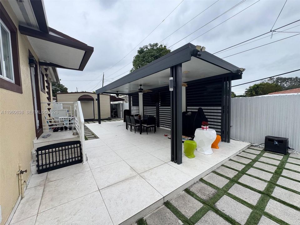 Recently Rented: $4,000 (3 beds, 2 baths, 1000 Square Feet)